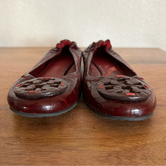 Tory Burch Reva Crocodile Embossed Cranberry Leather Flats Size 5 M - Picture 3 of 15